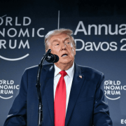 Trump frena aranceles