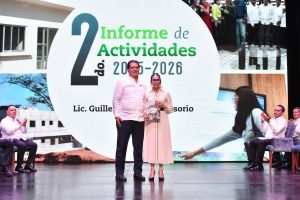 La comunidad universitaria de la UJAT se dio cita en el Teatro Universitario para conocer los avances académicos, financieros y el fortalecimiento del nuevo modelo educativo de la institución.