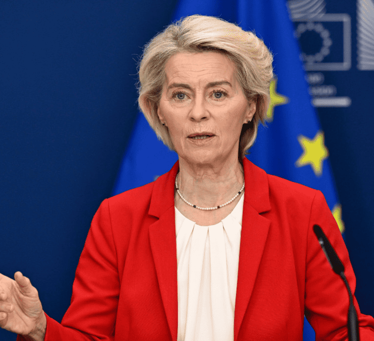 Von der Leyen admite rezago europeo en el Ártico