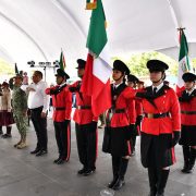 Abanderan a 33 escuelas en Tabasco