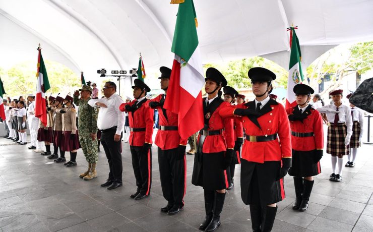 Abanderan a 33 escuelas en Tabasco