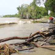 Avance del mar amenaza a comunidades costeras de Tabasco
