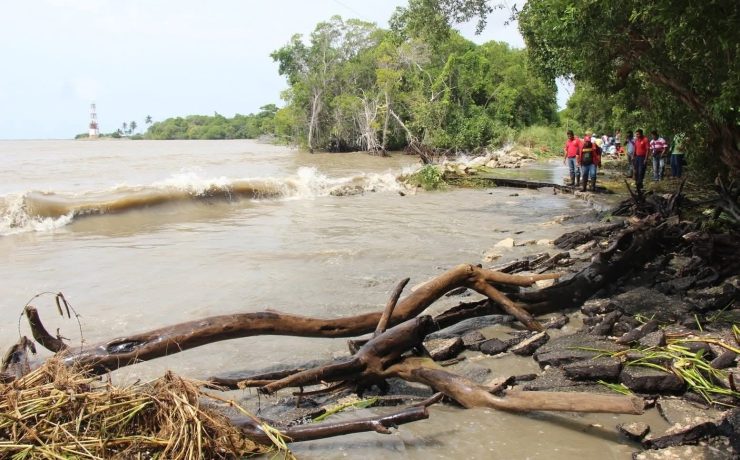 Avance del mar amenaza a comunidades costeras de Tabasco