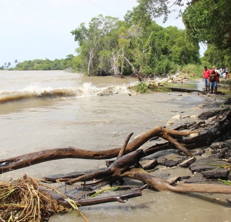 Avance del mar amenaza a comunidades costeras de Tabasco