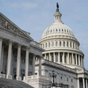 Representantes votan contra aranceles de EEUU a Canadá