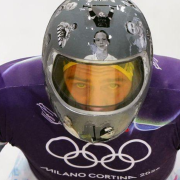 Descalifican a ucranio de los olímpicos por usar un casco memorial