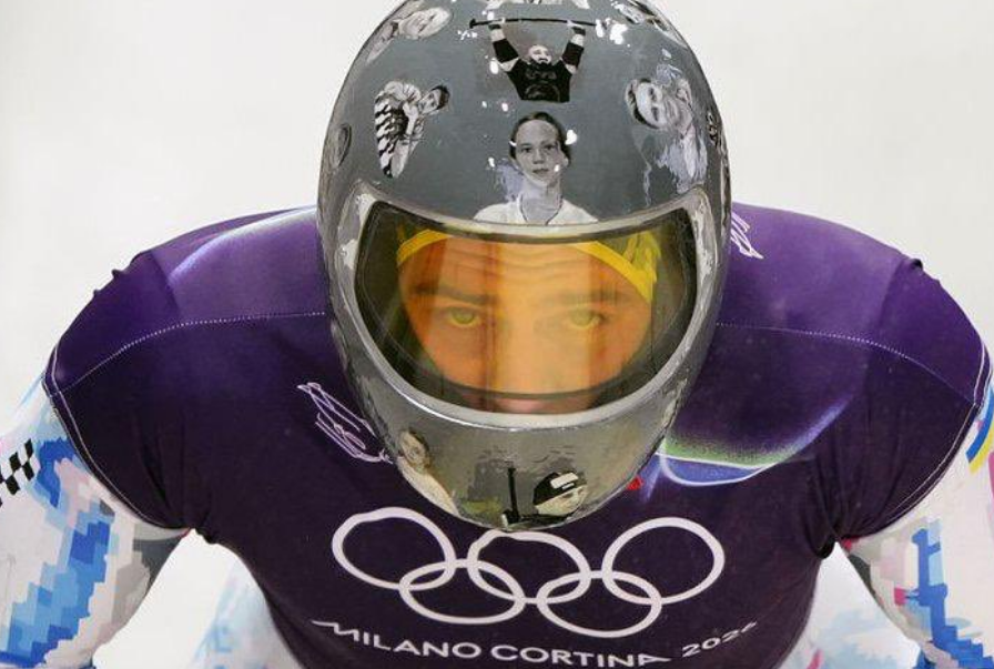 Descalifican a ucranio de los olímpicos por usar un casco memorial