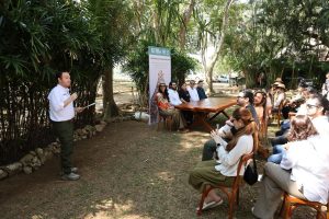 Autoridades del Yumká y representantes de la Asociación Mexicana de Hoteles y Moteles de Tabasco durante la Firma de convenio entre Yumká y asociación de hoteles, que fortalecerá la promoción turística en el estado.