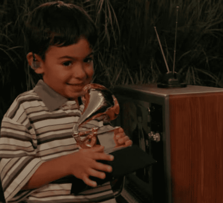 El niño del Grammy de Bad Bunny en el Super Bowl