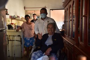 Vecinos de la colonia Francisco Villa acudieron desde temprano a las Jornadas de Paz para recibir atención médica gratuita, vacunas y orientación sobre programas de bienestar.
