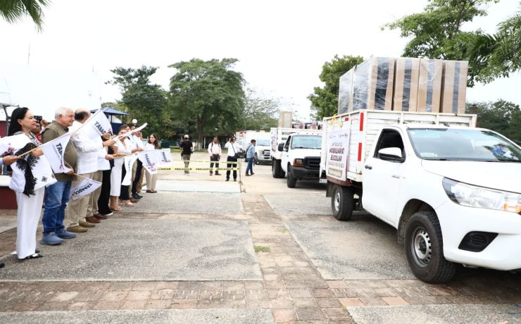 Gobierno de Tabasco fortalece la educación pública con mobiliario donado por Pemex