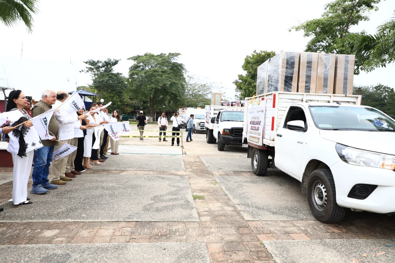 Gobierno de Tabasco fortalece la educación pública con mobiliario donado por Pemex