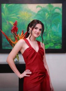 Monserrat Contreras Ponce, emocionada, recibe la invitación oficial de la alcaldesa Yolanda Osuna Huerta para representar a Centro en la Feria Tabasco 2026.