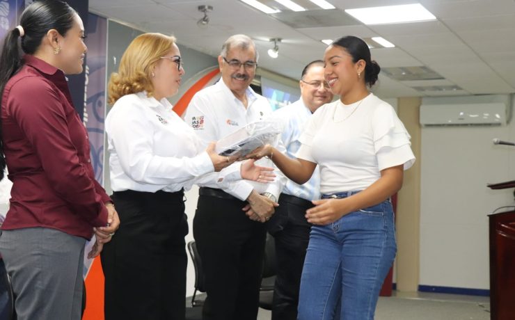 Inician estudiantes del ITSCe servicio social como alfabetizadores en Centla