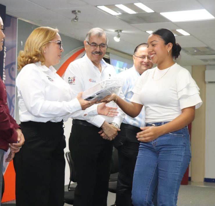 Inician estudiantes del ITSCe servicio social como alfabetizadores en Centla