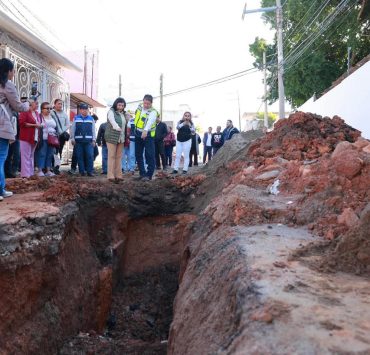 Supervisa alcaldesa obras de drenaje y repavimentación en Atasta de Serra