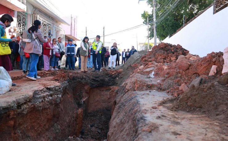 Supervisa alcaldesa obras de drenaje y repavimentación en Atasta de Serra