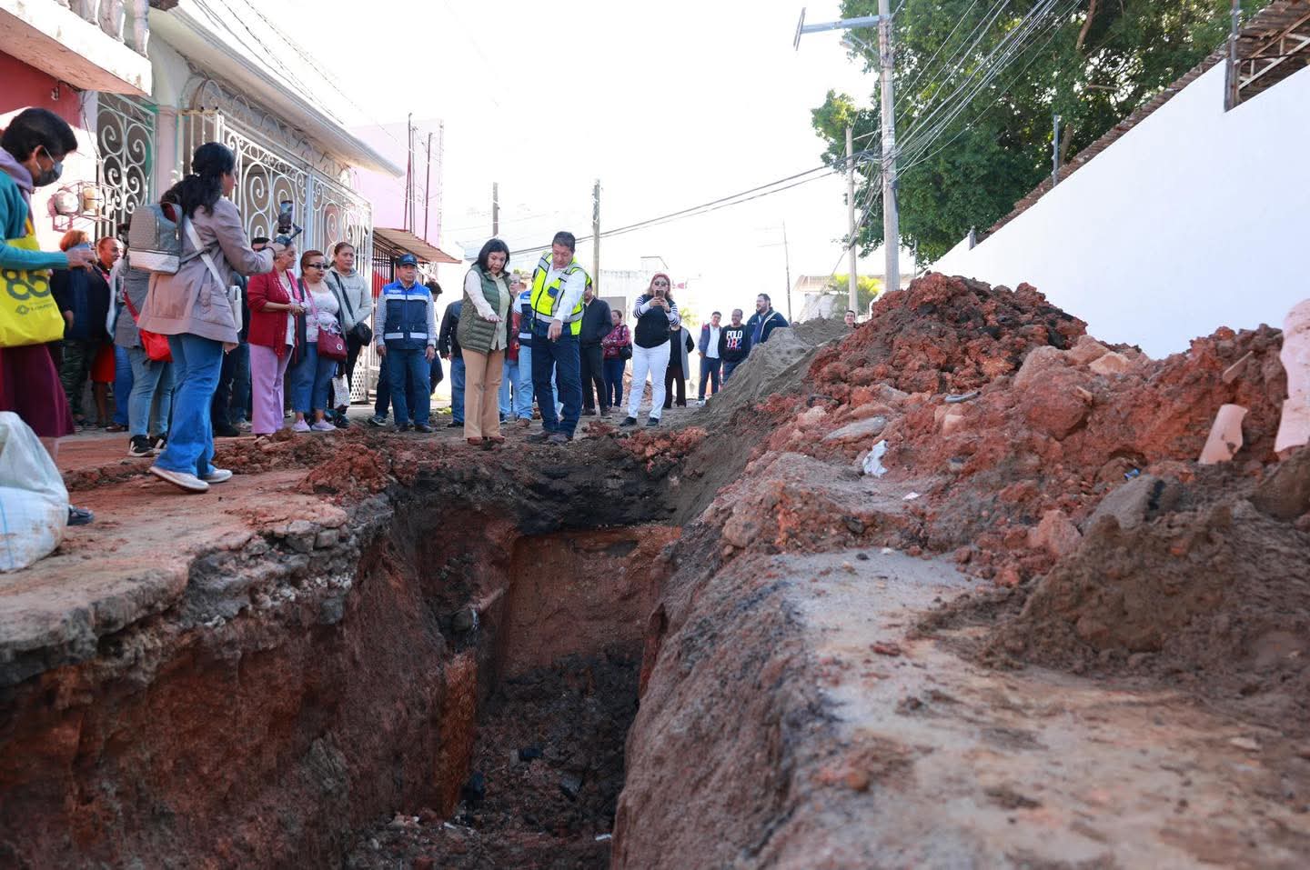 Supervisa alcaldesa obras de drenaje y repavimentación en Atasta de Serra