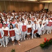 UJAT titula a 255 nuevos especialistas en salud en Tabasco