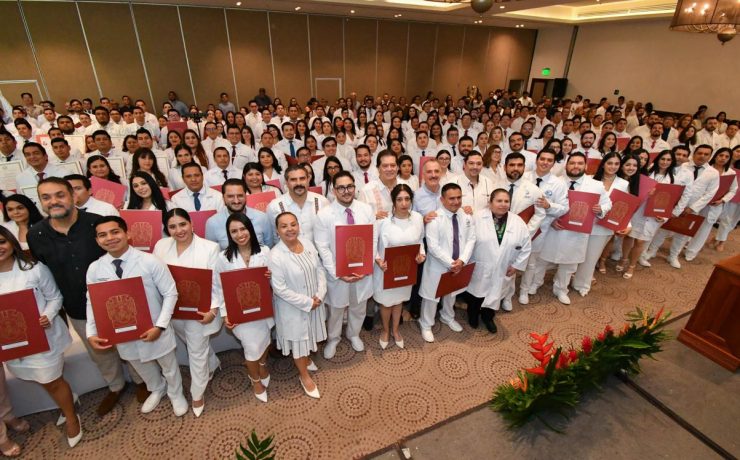 UJAT titula a 255 nuevos especialistas en salud en Tabasco