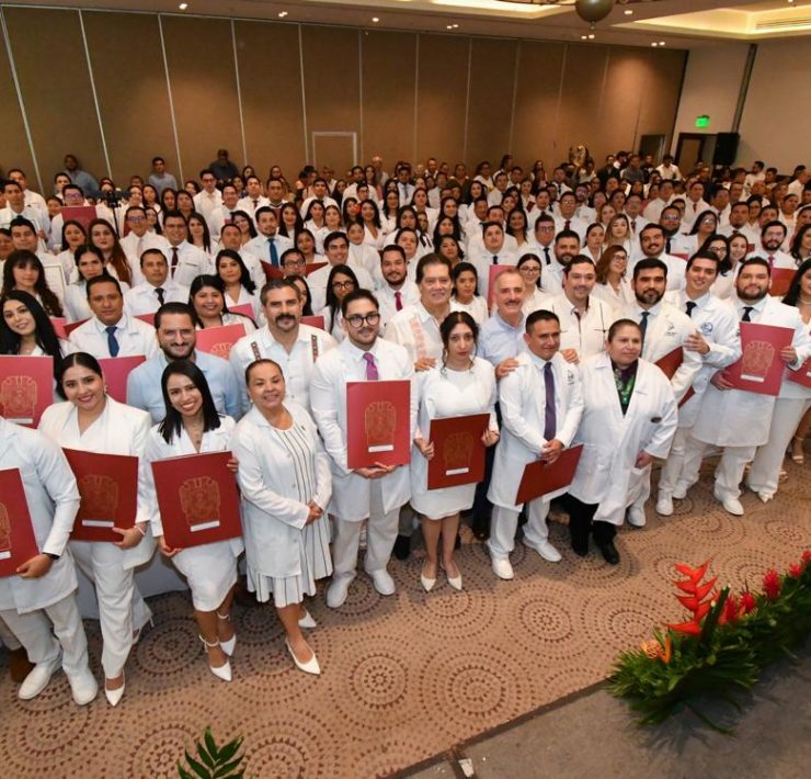 UJAT titula a 255 nuevos especialistas en salud en Tabasco