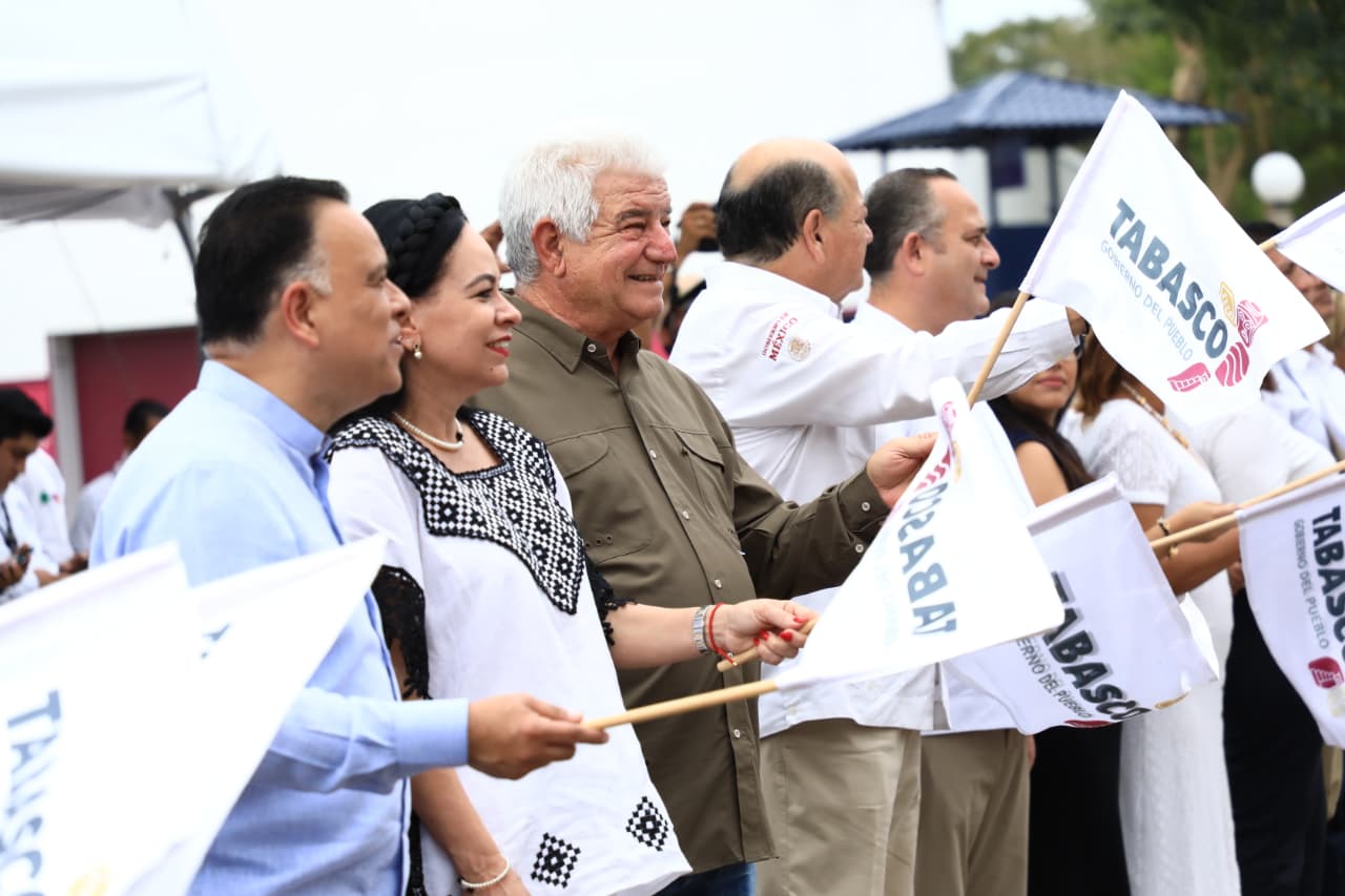entrega de mobiliario escolar a planteles