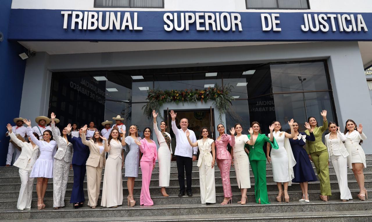 17 jóvenes representantes de los municipios 