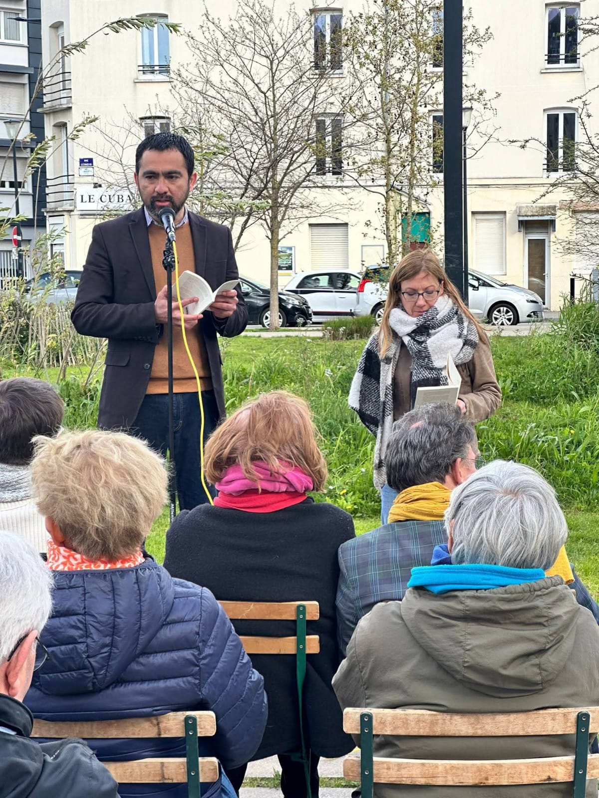 El escritor Audomaro Hidalgo triunfa en París. 