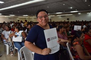 Emprendedoras de Centla celebraron el respaldo del gobierno estatal luego de que Javier May Rodríguez entregó apoyos económicos para fortalecer sus pequeños negocios.