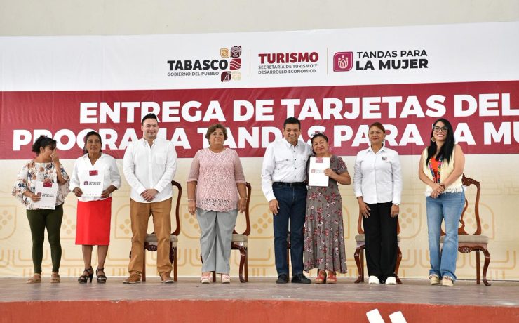 Entrega Gobernador Javier May 600 apoyos del programa Tandas para la Mujer