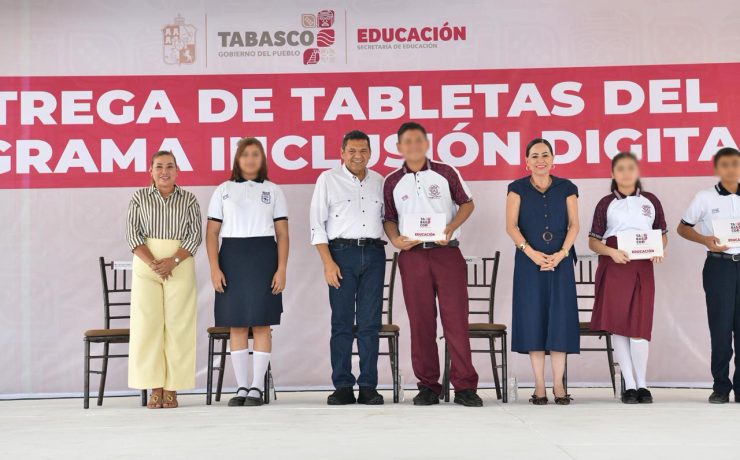 Entrega Javier May más de 7 mil tabletas a estudiantes de secundaria en Cárdenas y Cunduacán