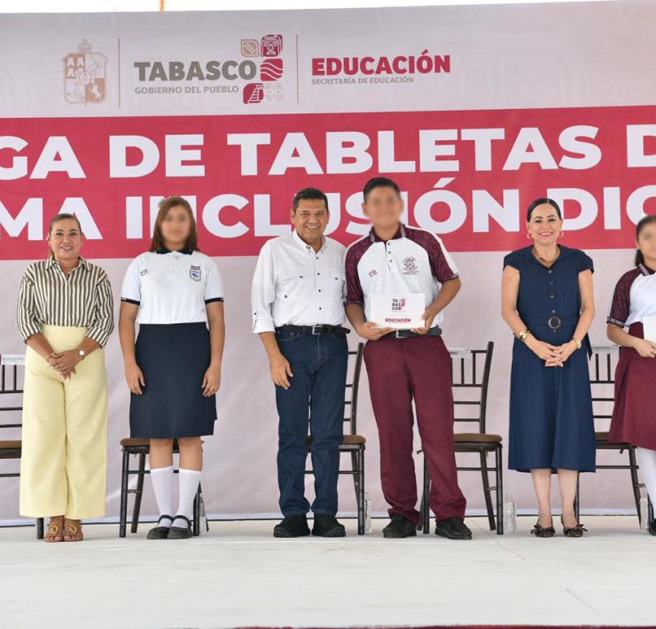 Entrega Javier May más de 7 mil tabletas a estudiantes de secundaria en Cárdenas y Cunduacán