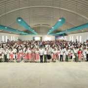 Entrega gobernador Javier May tabletas a estudiantes de secundaria en la Región de Los Ríos