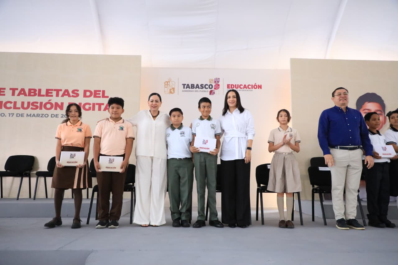 Entregan más de 10 mil tabletas en Centro