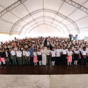 Entregan tabletas a estudiantes de secundaria de Centro y Nacajuca