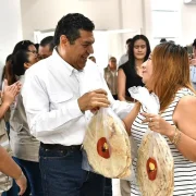 Javier May entregó apoyos a emprendedoras para fortalecer negocios en Centla