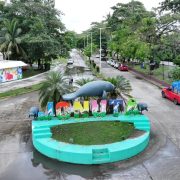Gobernador Javier May entrega programas que benefician a jefas de familia y estudiantes
