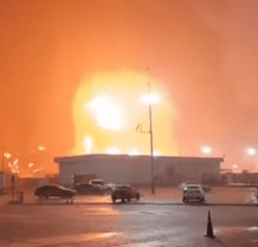 Pemex controla incendio en muelle de Dos Bocas