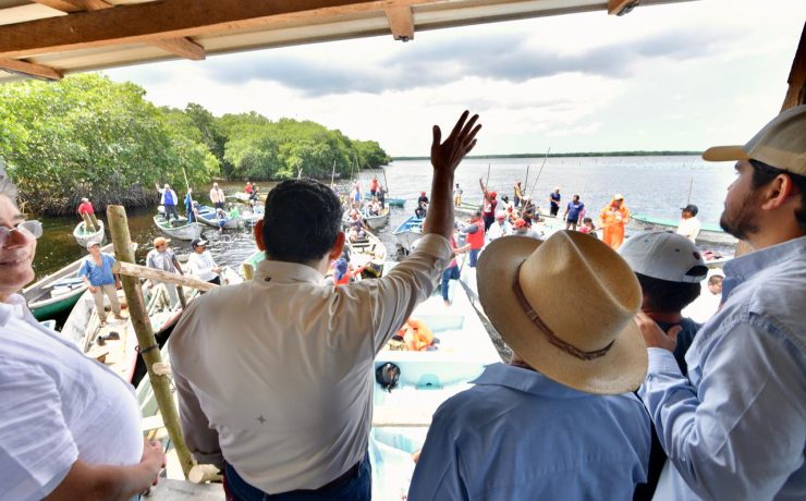 Programas sociales llegan a comunidades apartadas y hasta las granjas de trabajo acuícolas, en un hecho histórico producto de la transformación que vive Tabasco