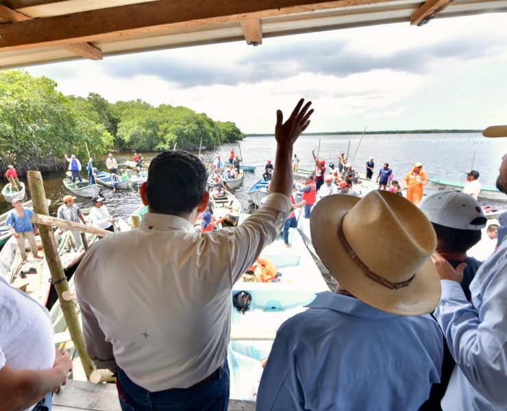 Programas sociales llegan a comunidades apartadas y hasta las granjas de trabajo acuícolas, en un hecho histórico producto de la transformación que vive Tabasco