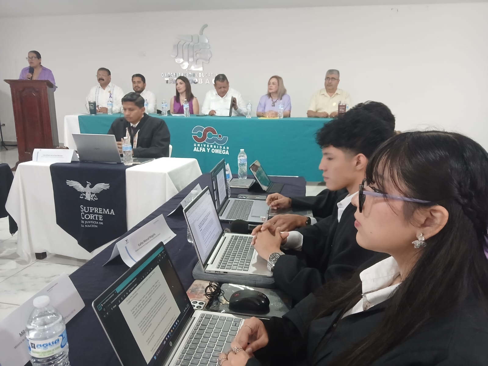 Reconocimiento a mujeres destacadas