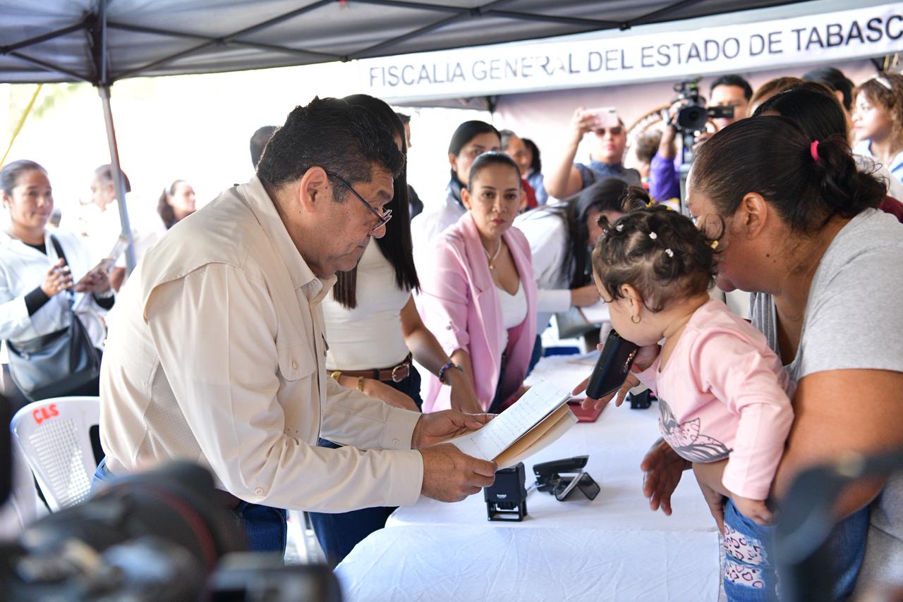 granjas acuícolas rodeadas de extensiones inmensas de agua