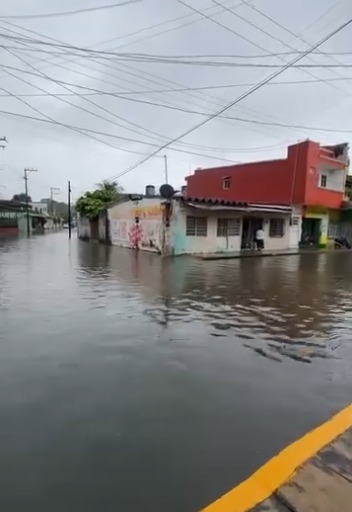 Reportes ciudadanos evidencian múltiples zonas inundadas