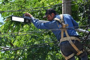 La rehabilitación del alumbrado público avanza con fuerza y Se impulsa la transformación de Comalcalco para brindar mayor seguridad y bienestar a las comunidades.