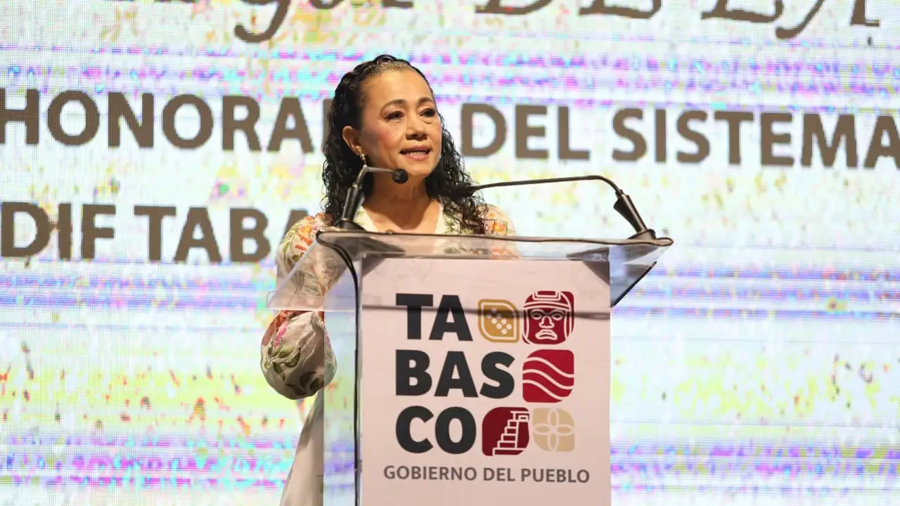 Elegancia en Pasarela de solidaridad reúne moda, tradición y causa social