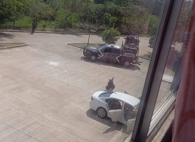 Enfrentamiento armado en Villa El Cielo deja tres detenidos