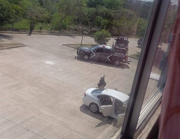 Enfrentamiento armado en Villa El Cielo deja tres detenidos