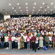 Entrega Javier May 485 certificados de Viviendas del Bienestar