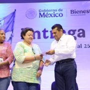 Entregan Tarjetas de Pensión a Adultos Mayores y Mujeres Bienestar en Cárdenas
