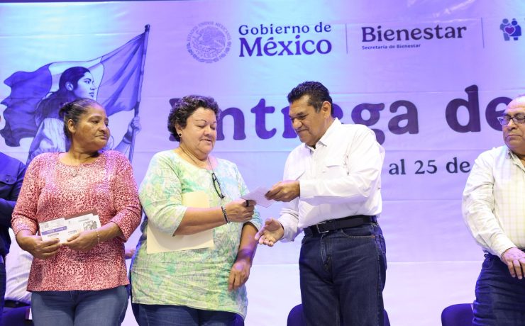 Entregan Tarjetas de Pensión a Adultos Mayores y Mujeres Bienestar en Cárdenas